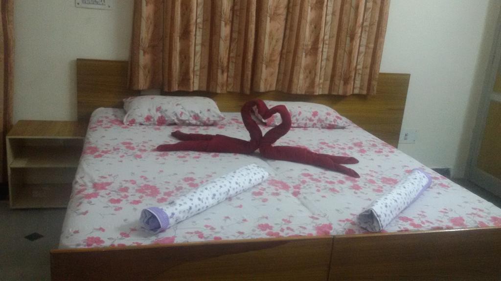 Hotel Sukhsadan Dehradun Zimmer foto